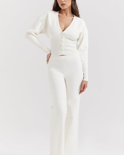 Wit gebreid vest met V-hals en broek
