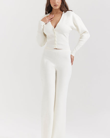 Wit gebreid vest met V-hals en broek