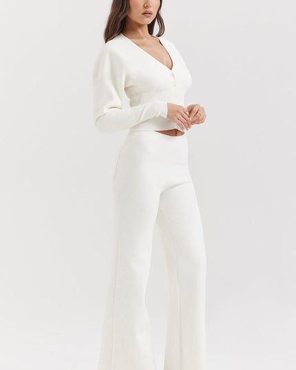 Wit gebreid vest met V-hals en broek