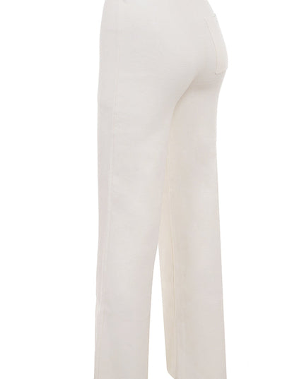 Wit gebreid vest met V-hals en broek