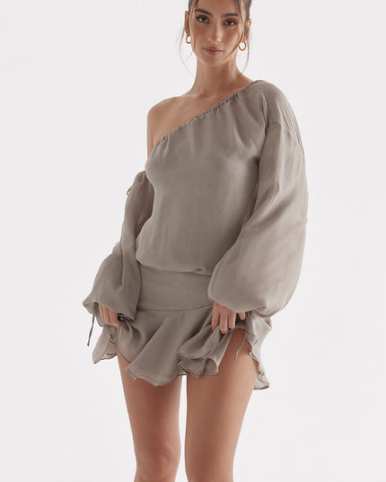 Lichtgroene onregelmatige off-shoulder jurk