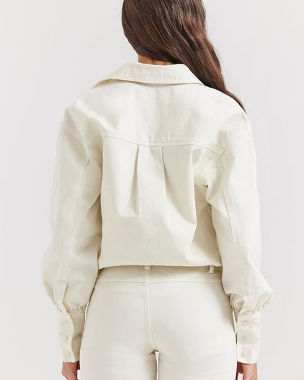 Gebreid wit vest met knopen en broek